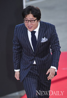 [포토]2012코리아드라마어워즈, 추적자 ''곽도원' 활짝 웃으며 레드카펫에 등장!