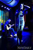 [포토] 유리 쇼케이스, '기타의 아름다운 선율과 함께!!'