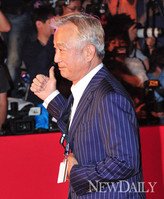 [포토]BIFF레드카펫, 헤어스타일 바꾼 강신성일 등장!