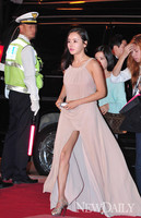 [포토]부산국제영화제, 황우슬혜의 미모에 경찰도 힐끔..