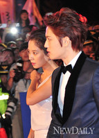 [포토]BIFF레드카펫, '송지효-재중' 흑과 백의 조화!