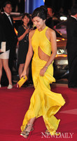 [포토]BIFF레드카펫, '이윤지'시원한 노출의 노란드레스