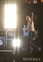 [포토] 싸이, 소주 원샷+상의탈의..끝판 매너까지 ‘뭘 좀 아는 놈!’