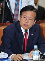 [포토]금융위 국정감사, 질문하는 김기준 의원