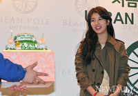 [포토]수지팬사인회, 생일 케이크 받은 스무살 '수지'