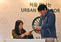 [포토]수지팬사인회, 수지 사인 받은 남성팬 1호!