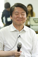 [포토] 안철수 후보에게도 이런 표정이?