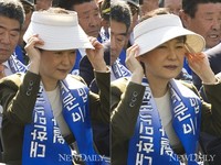 [포토] 박근혜 후보의 '태양을 피하는 방법'