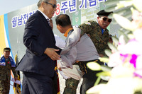 [포토] 월남전우회 회장 연설에 난입한 참전용사