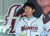 [포토] '원조잠수함-이강철' 기아 떠나 넥센으로!!