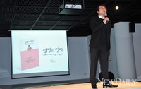 [포토] 강금실 찾은 사진가 '강영호'
