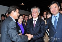 [포토] 강금실 기념출판식 찾은 문재인 후보