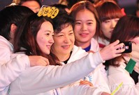 [포토] 청바지쇼 참석한 박근혜 후보 