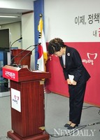 [포토]D-43, 인사하는 박근혜 후보