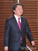 [포토]D-43, 단일화 회동을 위해 입장하는 안철수 후보