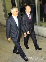 [포토]D-43, '문재인-안철수' 단일화 첫 시동