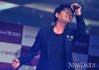 [포토] 무대에서 빛이나는 신승훈