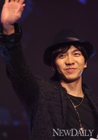 [포토]지펠아삭쇼, 이승기의 무대 