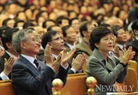 [포토]D-35, '박근혜-문재인'후보 국가조찬기도회에 참석..안철수 후보는 불참