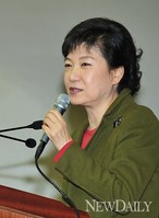 [포토]D-34, '성심가족의 날' 행사에서 축사하는 박근혜후보