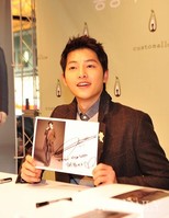 [포토] 착한남자 송중기의 착한 사인!
