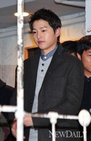 [포토] 팬사인회에 입장하기 전 착한남자 '송중기'의 포스