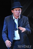 [포토]뮤지컬 어쌔신, 배우 황정민..찰리귀토역과 연출 동시에 맡아