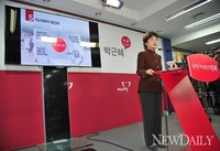 [포토]D-28, 고교선행 학습 금지 등 교육정책 발표하는 박근혜 후보