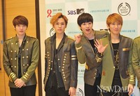 [포토]에이즈 예방 캠페인 콘서트, 포토월에 선 비투비