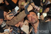 [포토] 휴 잭맨, 팬들과 함께 셀카 찍는 모습 포착