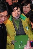 [포토]D-22, 민주통합당 거리 유세에 文후보 부인 김정숙씨