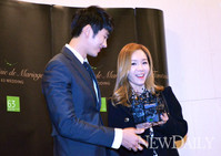 [포토] '깁스' 임슬옹, 임정희와..