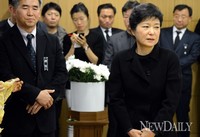 [포토] 故이춘상 보좌관 빈소 찾은 박근혜