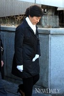 [포토]故 이춘상 보좌관 발인식 떠나는 박근혜 '침통'