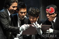 [포토] 프레스콜에서 열연하는 연극 '키사라기 미키짱' 출연진