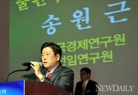 [포토]제23회 시장경제대상시상식, 송원근 -강성원씨 수상