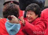 [포토]D-12, 청량리역 찾은 박근혜 후보