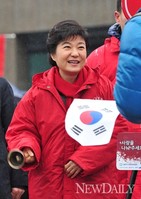 [포토]D-12, 구세군 봉사 활동에 나선 박근혜 후보