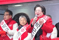 [포토]D-12, 마천시장 찾은 새누리당 유세자들