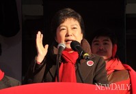 [포토] 박근혜, 광화문 대규모 유세에서 