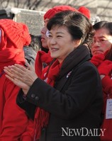 [포토]D-11, 광화문 유세현장 '환하게 웃는 박근혜 후보'