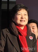 [포토]D-11, 광화문 유세현장 '환하게 웃는 박근혜 후보'