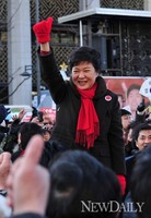 [포토]D-11, 엄지손가락 내세운 박근혜 후보