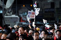 [포토]D-8, 박근혜 후보를 보기 위해 모인 지지자들