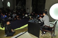 [포토]기자 회견하는 '초롱이' 이영표 선수