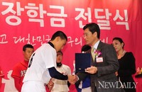 [포토] SK, 야구꿈나무들에게 장학금전달식