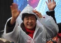 [포토]D-5, 비 속에도 유세는 계속..