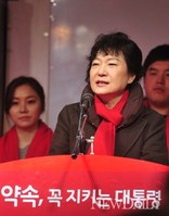 [포토]D-5, 서울 신촌 찾은 박근혜 후보