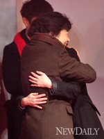 [포토]D-5, 신촌에서 유세 이어가는 박근혜 후보