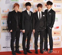 [멜론뮤직어워드] 문희준-남우현-이기광-데니안 'MC의 품격'
